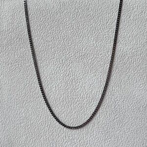 N018 | Rhodium Plated Petite Curb Chain
